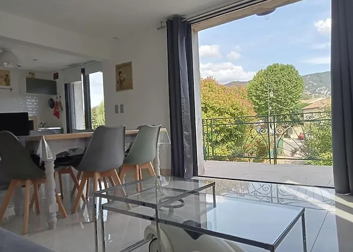 Maison Individuelle Plein Centre Avec Jardin ,Au Pied Du Mont Ventoux