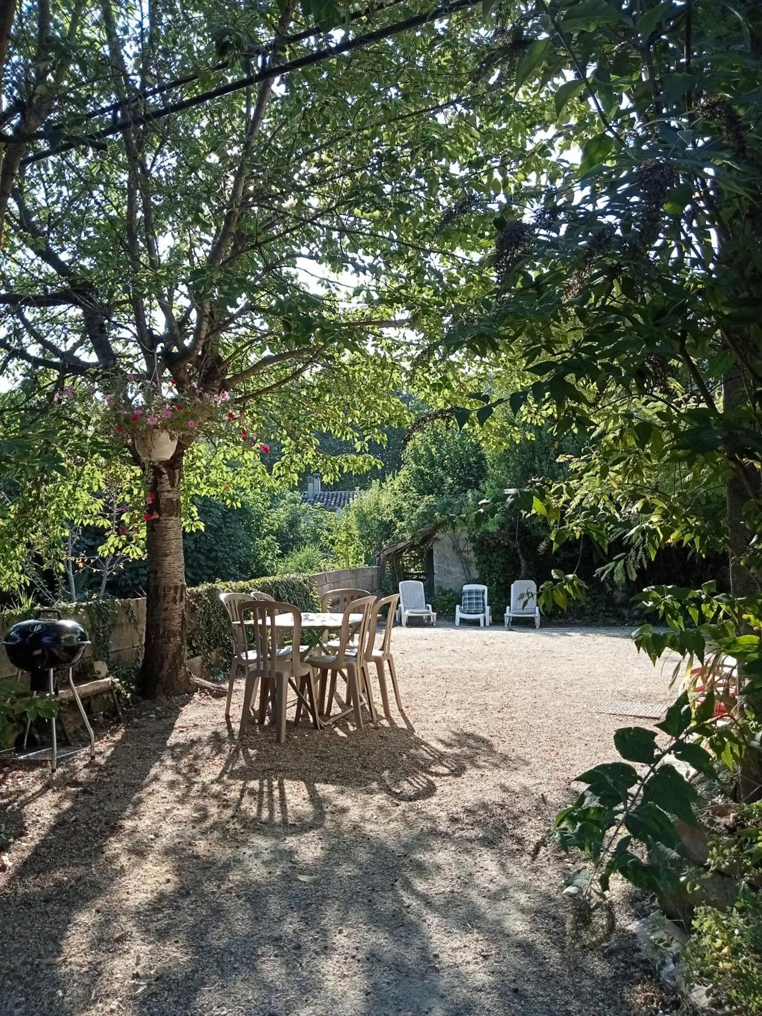 Holiday home Maison Individuelle Plein Centre Avec Jardin ,au Pied Du Mont Ventoux Malaucene