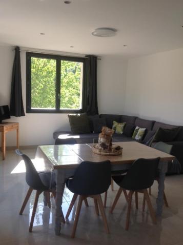 Maison Individuelle Plein Centre Avec Jardin ,au Pied Du Mont Ventoux